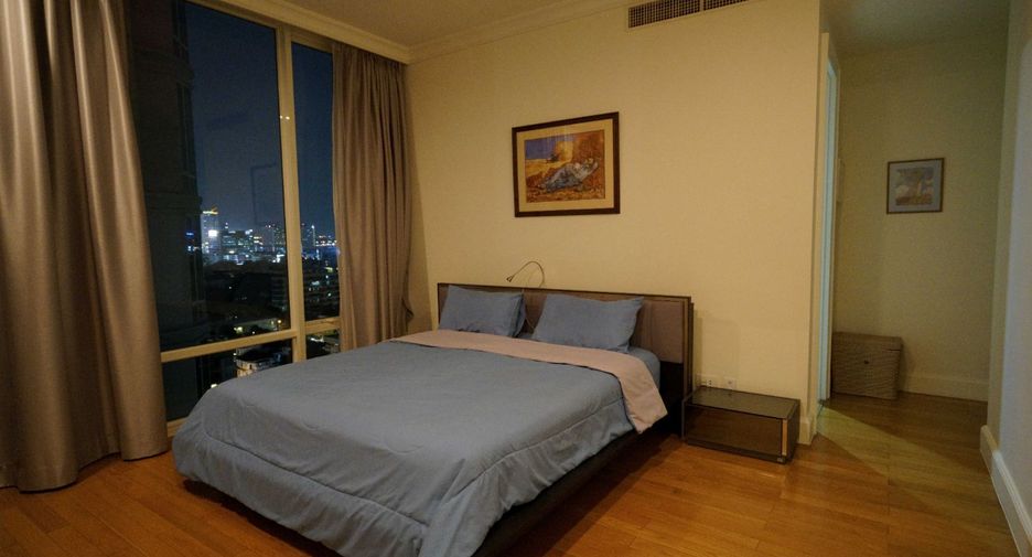 For sale 3 bedrooms condo in Watthana, Bangkok