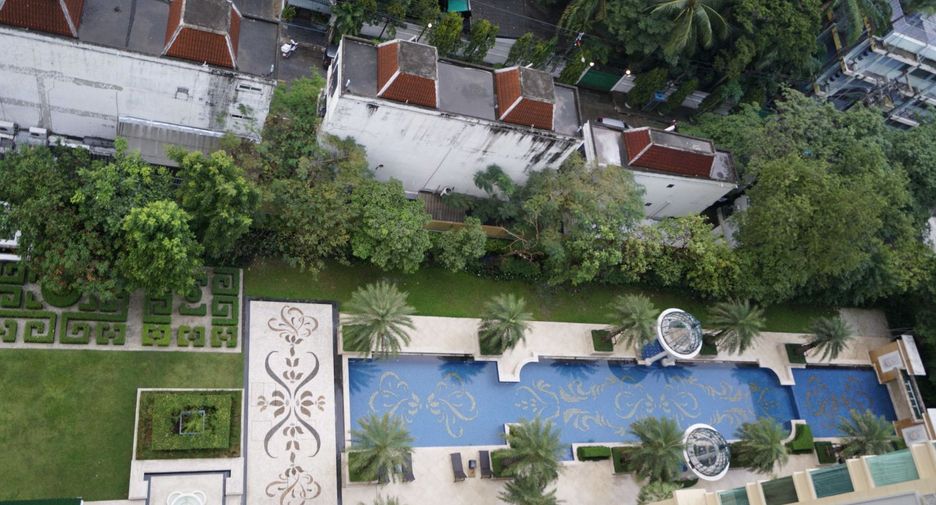 For sale 3 bedrooms condo in Watthana, Bangkok