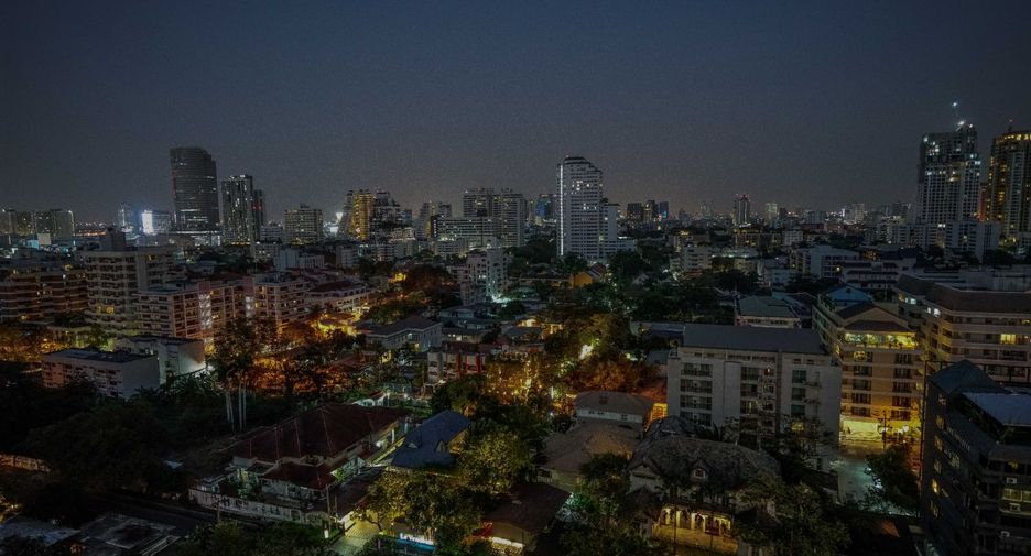 For sale 3 bedrooms condo in Watthana, Bangkok