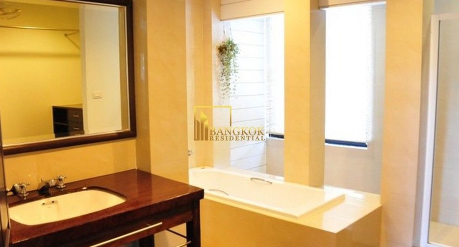 Haus zur Miete mit 3 Zimmer in Watthana, Bangkok