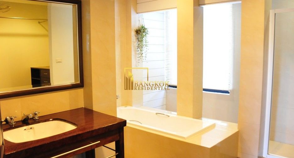 Haus zur Miete mit 3 Zimmer in Watthana, Bangkok
