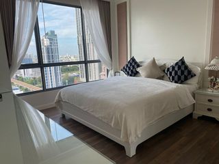 Продажа 2 спальни кондо в Пхра Кханонг, Бангкок