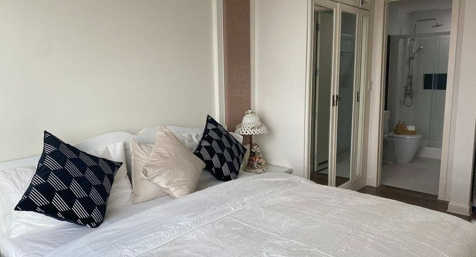 For sale 2 bedrooms condo in Phra Khanong, Bangkok