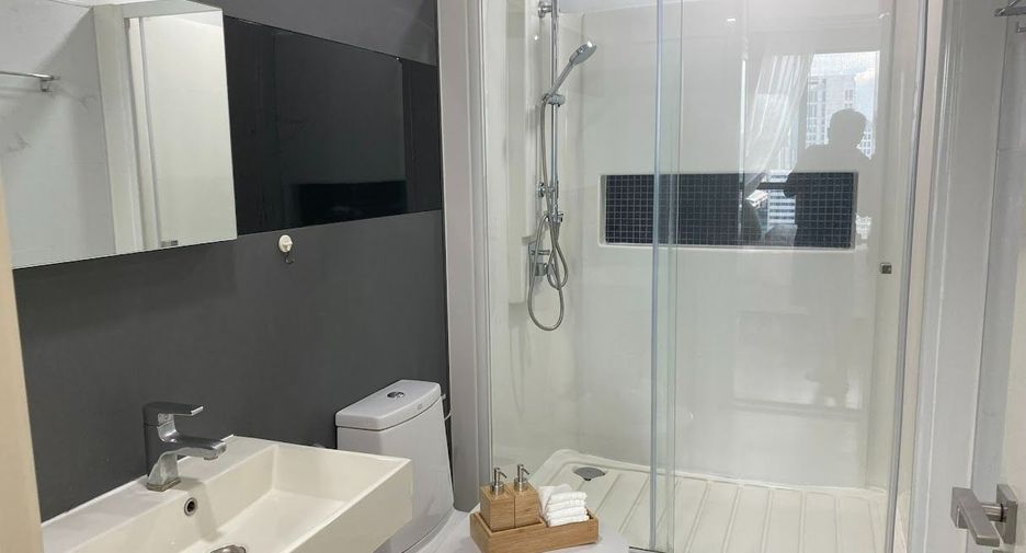 For sale 2 bedrooms condo in Phra Khanong, Bangkok