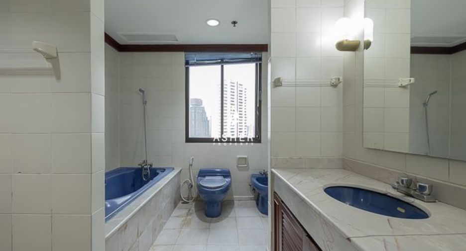 For sale 2 bedrooms condo in Watthana, Bangkok