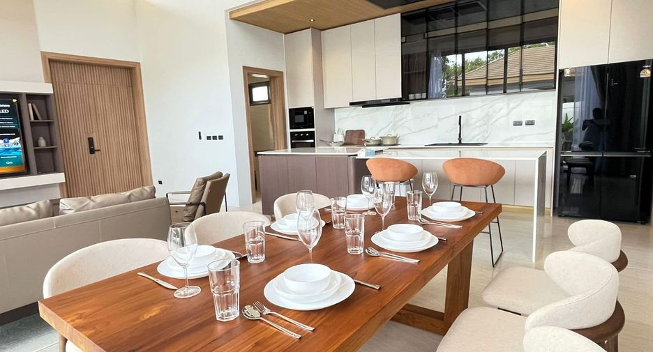 For rent 4 bedrooms villa in Mueang Phuket, Phuket