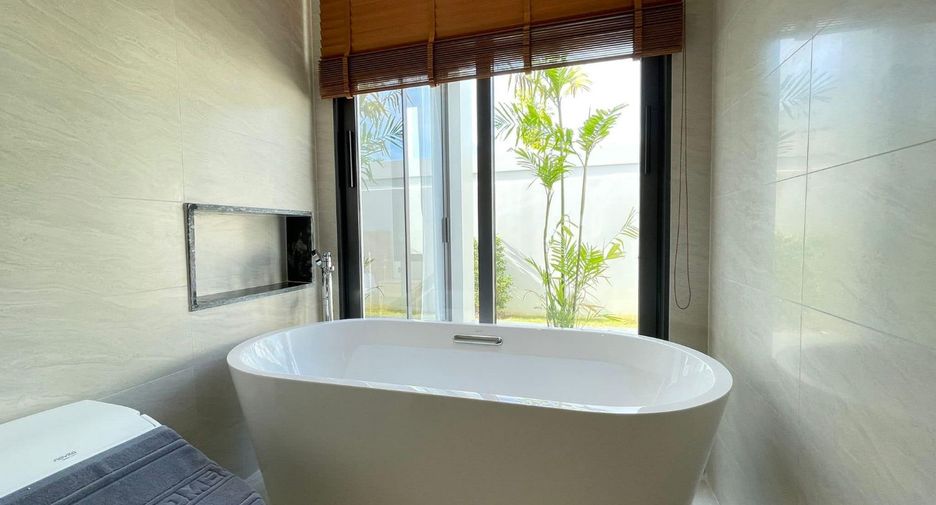 For rent 4 bedrooms villa in Mueang Phuket, Phuket