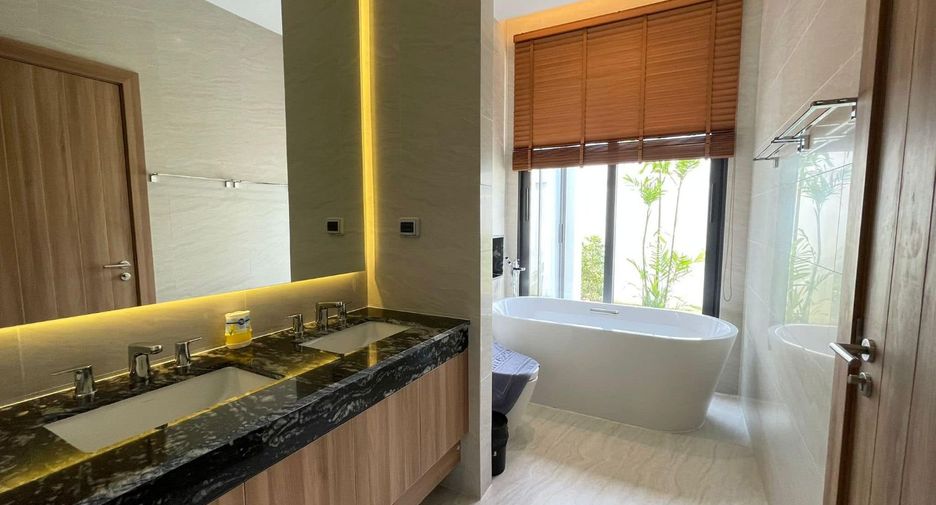 For rent 4 bedrooms villa in Mueang Phuket, Phuket