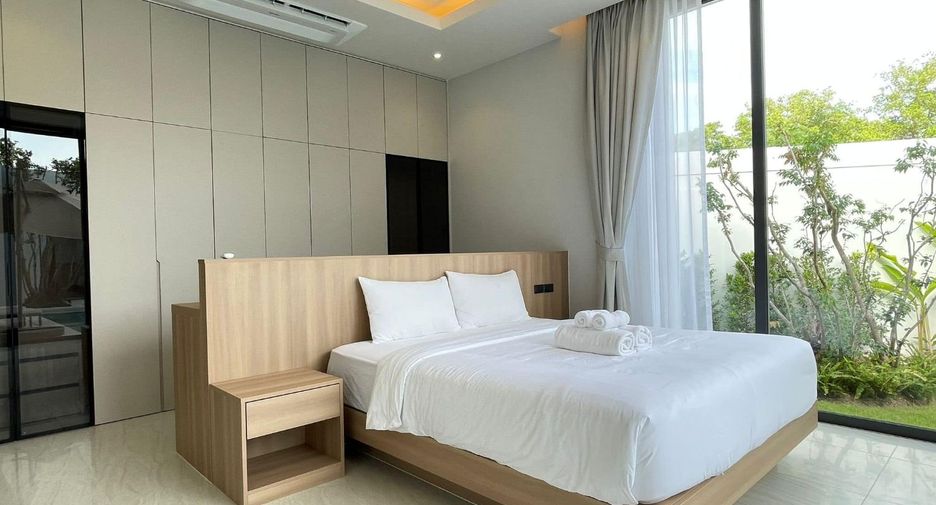 For rent 4 bedrooms villa in Mueang Phuket, Phuket