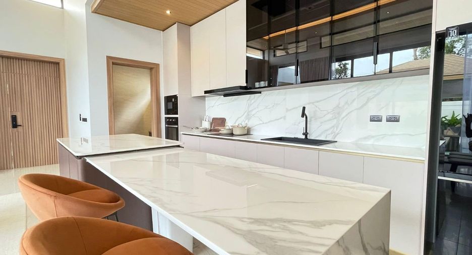 For rent 4 bedrooms villa in Mueang Phuket, Phuket
