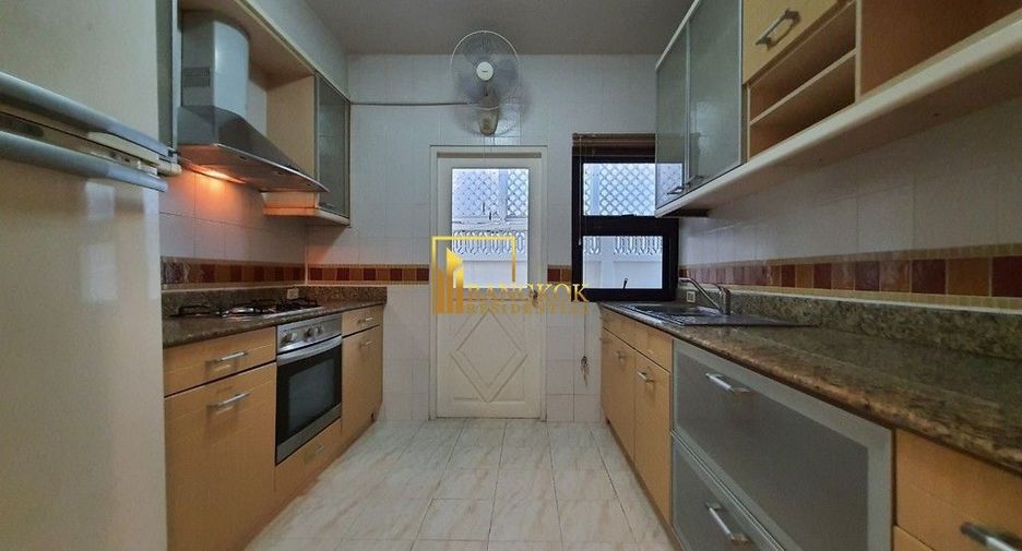Casa en alquiler de 3 habitaciones en Yan Nawa, Bangkok