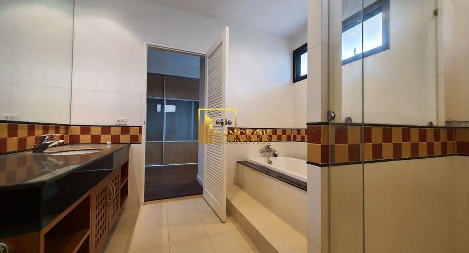Casa en alquiler de 3 habitaciones en Yan Nawa, Bangkok