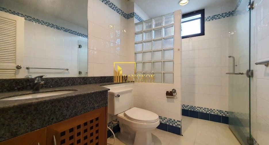 Casa en alquiler de 3 habitaciones en Yan Nawa, Bangkok