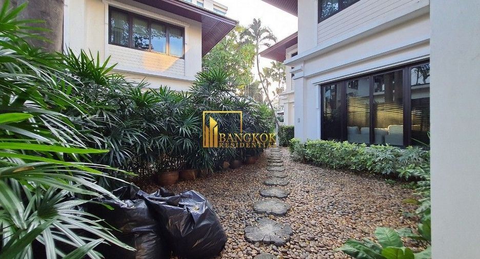 Casa en alquiler de 3 habitaciones en Yan Nawa, Bangkok