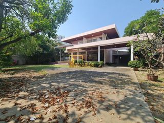 For rent 3 bedrooms house in Khlong Toei, Bangkok