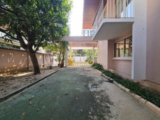 For rent 3 bedrooms house in Khlong Toei, Bangkok