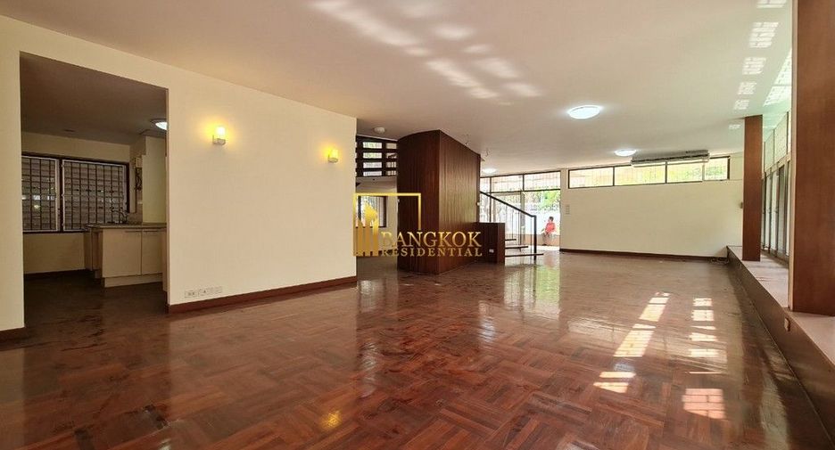 For rent 3 bedrooms house in Khlong Toei, Bangkok