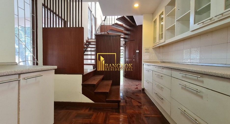 For rent 3 bedrooms house in Khlong Toei, Bangkok