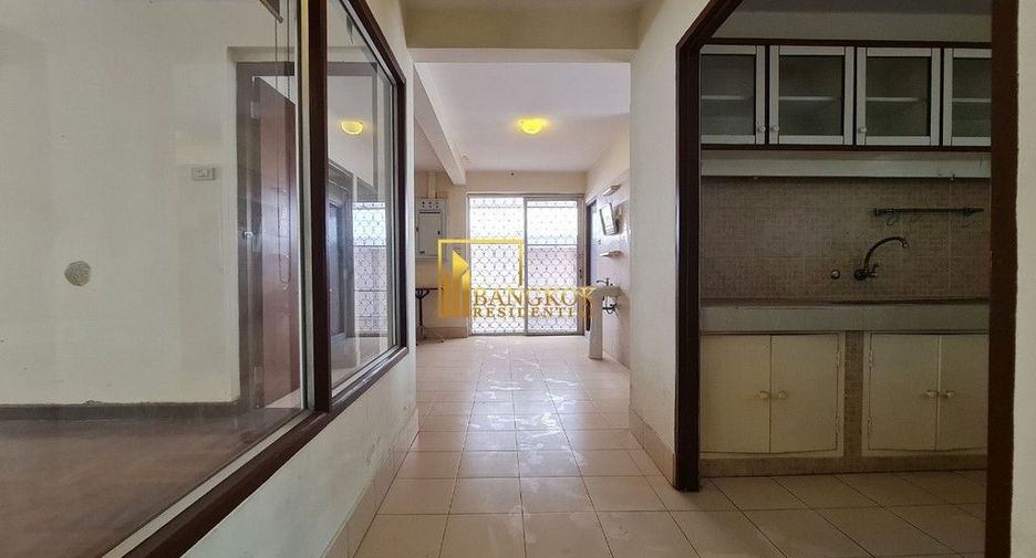 For rent 3 bedrooms house in Khlong Toei, Bangkok