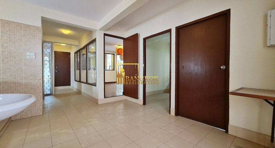 For rent 3 bedrooms house in Khlong Toei, Bangkok