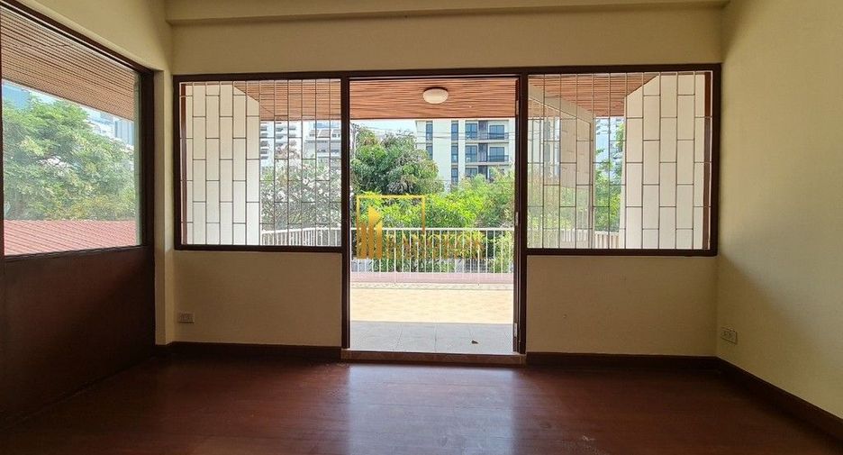 For rent 3 bedrooms house in Khlong Toei, Bangkok