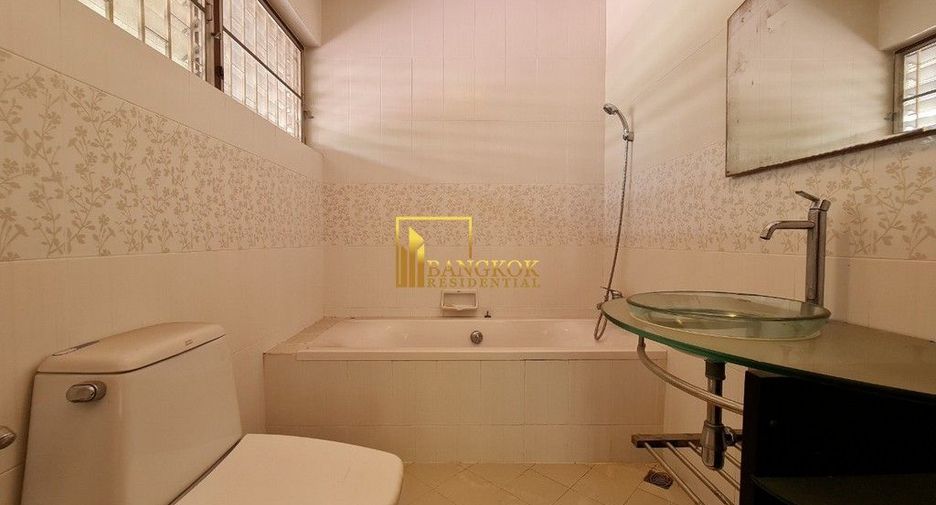 For rent 3 bedrooms house in Khlong Toei, Bangkok