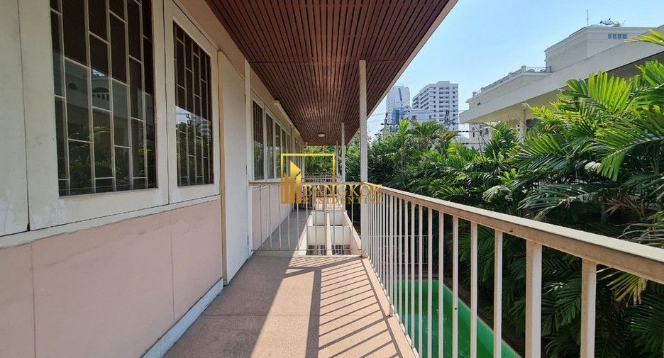 For rent 3 bedrooms house in Khlong Toei, Bangkok