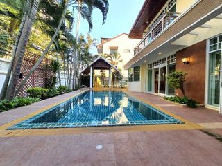 Casa en alquiler de 3 habitaciones en Yan Nawa, Bangkok