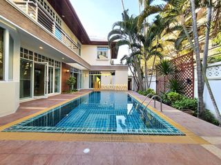 Casa en alquiler de 3 habitaciones en Yan Nawa, Bangkok