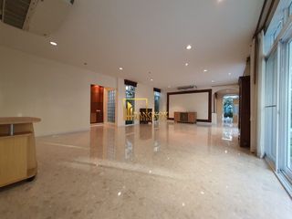 Casa en alquiler de 3 habitaciones en Yan Nawa, Bangkok