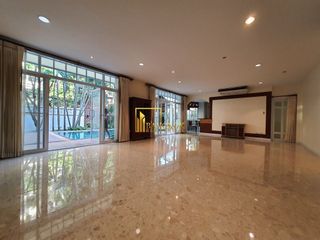 Casa en alquiler de 3 habitaciones en Yan Nawa, Bangkok