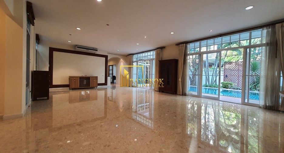 Casa en alquiler de 3 habitaciones en Yan Nawa, Bangkok