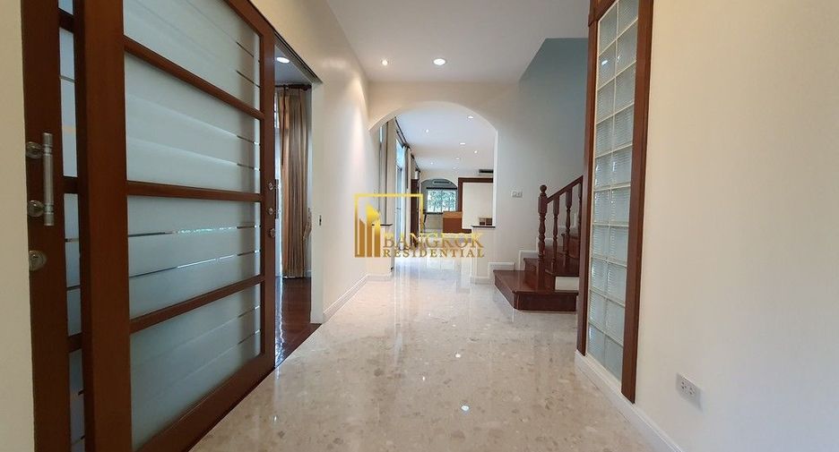 Casa en alquiler de 3 habitaciones en Yan Nawa, Bangkok