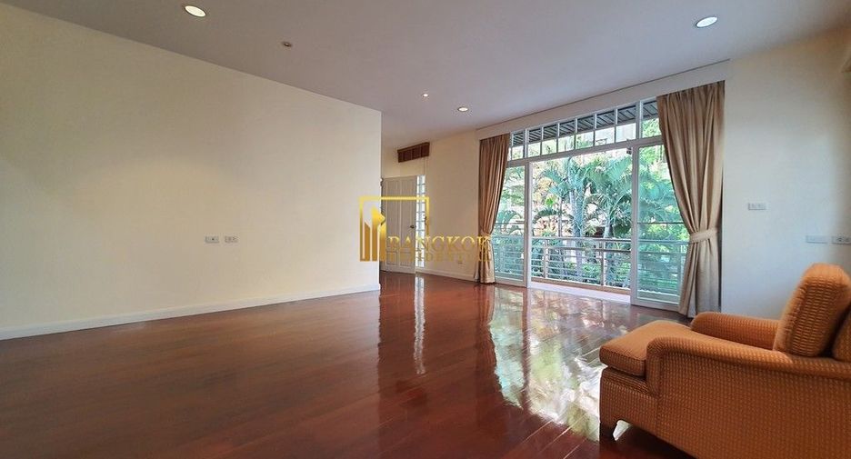 Casa en alquiler de 3 habitaciones en Yan Nawa, Bangkok