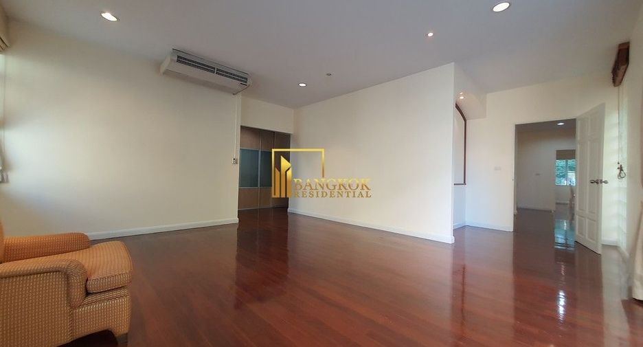Casa en alquiler de 3 habitaciones en Yan Nawa, Bangkok