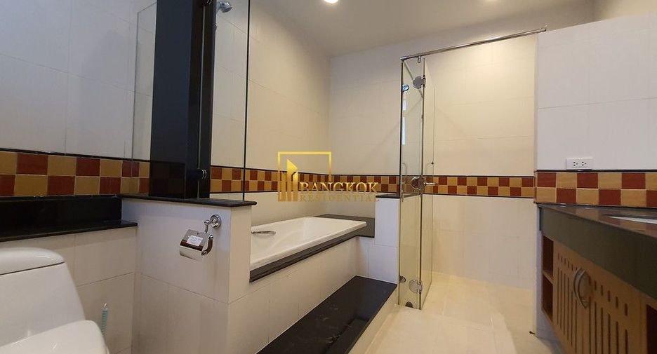 Casa en alquiler de 3 habitaciones en Yan Nawa, Bangkok