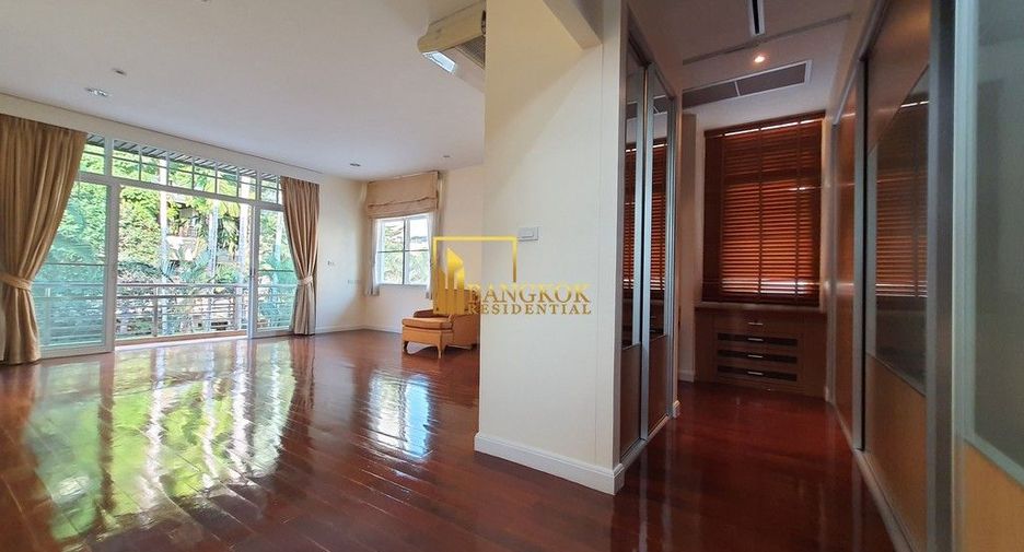 Casa en alquiler de 3 habitaciones en Yan Nawa, Bangkok