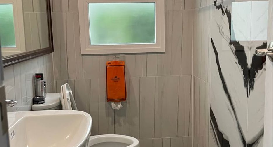 Haus zur Miete mit 4 Zimmer in Bang Khen, Bangkok