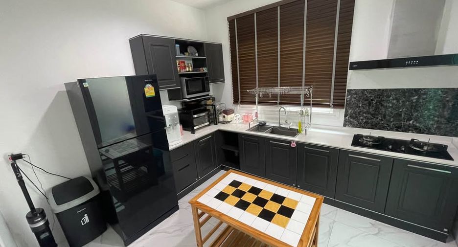 Haus zur Miete mit 4 Zimmer in Bang Khen, Bangkok