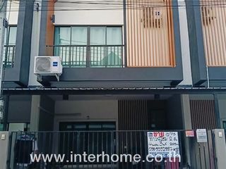 For sale 4 bed townhouse in Mueang Samut Sakhon, Samut Sakhon