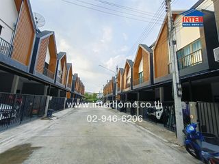 For sale 4 bed townhouse in Mueang Samut Sakhon, Samut Sakhon