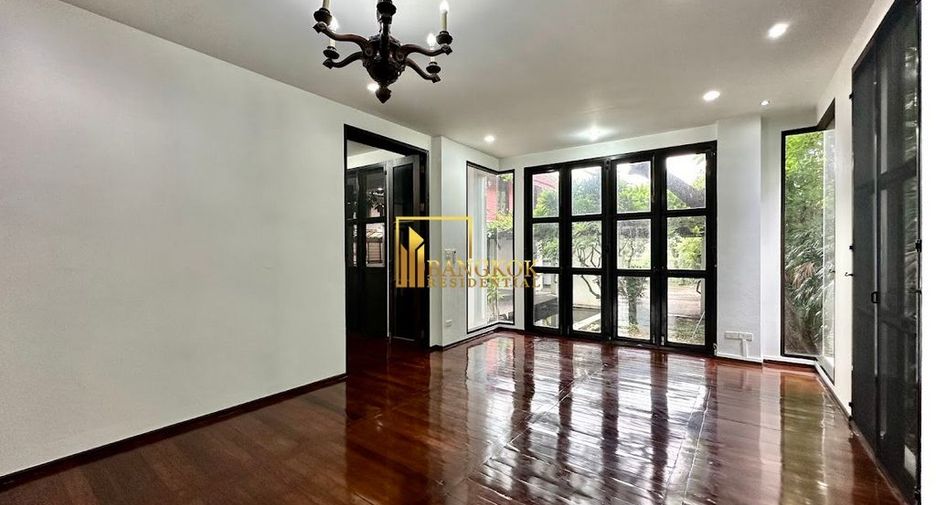 À louer 4 chambres maison à Huai Khwang, Bangkok