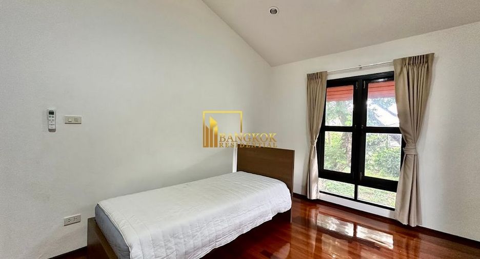 À louer 4 chambres maison à Huai Khwang, Bangkok