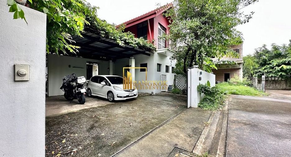 À louer 4 chambres maison à Huai Khwang, Bangkok