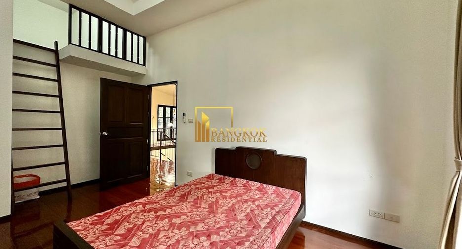 À louer 4 chambres maison à Huai Khwang, Bangkok
