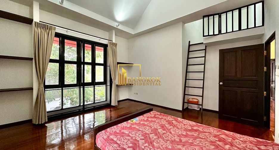 À louer 4 chambres maison à Huai Khwang, Bangkok