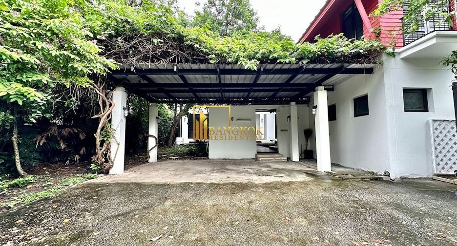 À louer 4 chambres maison à Huai Khwang, Bangkok