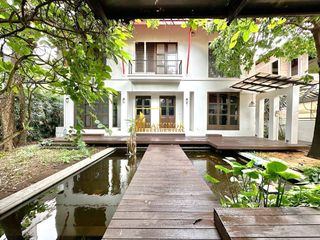 À louer 4 chambres maison à Huai Khwang, Bangkok