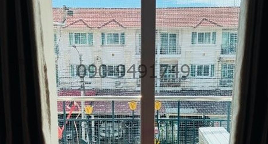 For rent 3 bedrooms townhouse in Don Mueang, Bangkok