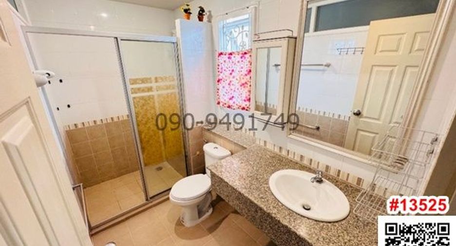 For rent 3 bedrooms townhouse in Don Mueang, Bangkok